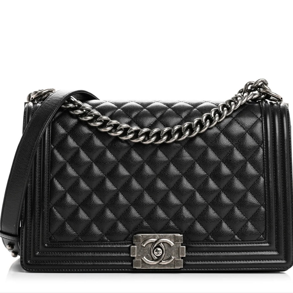 CHANEL
Caviar Quilted New Medium Boy Flap
Black